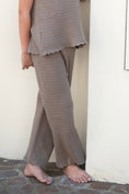 Bild in Galerie-Betrachter laden, Crochet Pants Girl