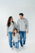 Bild in Galerie-Betrachter laden, DAD -growing together- Sweater