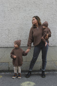 Bild in Galerie-Betrachter laden, Mum Zipper Jumper Choco