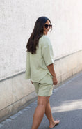 Bild in Galerie-Betrachter laden, MUM Musselin Shirt SAGE