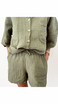 Bild in Galerie-Betrachter laden, Musselin Shorts Mum Olive