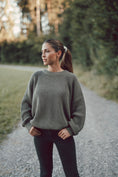 Bild in Galerie-Betrachter laden, MUM Knit Jumper Khaki