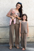 Bild in Galerie-Betrachter laden, Crochet Pants Girl
