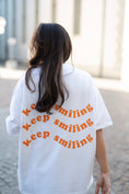 Load image into Gallery viewer, MUM & DAD T-Shirt KEEP SMILING
